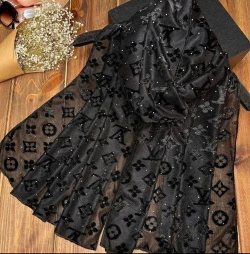 شال مخمل زنانه نگین دار قواره 195در75منگوله دار نگین مشکی قیمت 199تومان