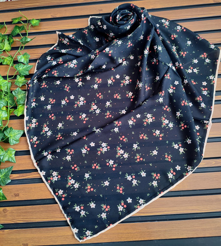 روسری کرپ نخ درجه یک دستدوز قواره ۹۵ قیمت ۱۸۹ تومان