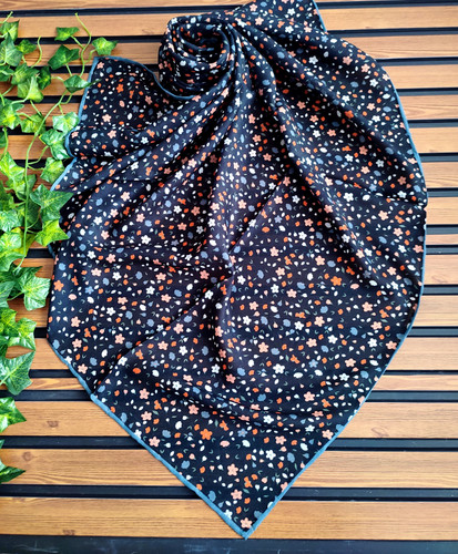 روسری کرپ نخ درجه یک دستدوز قواره ۹۵ قیمت ۱۸۹ تومان