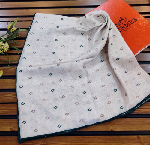 روسری نخی دستدوز کیفیت عالی قواره ۱۱۰ قیمت ۱۹۵ تومان