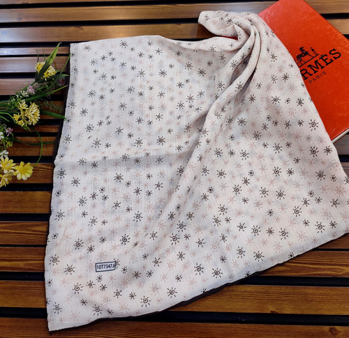 روسری نخی دستدوز کیفیت عالی قواره ۱۱۰ قیمت ۱۹۵ تومان