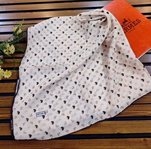 روسری نخی دستدوز کیفیت عالی قواره ۱۱۰ قیمت ۱۹۵ تومان