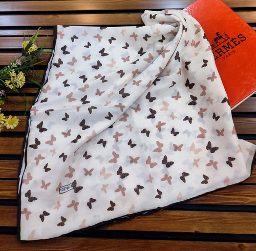 روسری نخی دستدوز کیفیت عالی قواره ۱۱۰ قیمت ۱۹۵ تومان