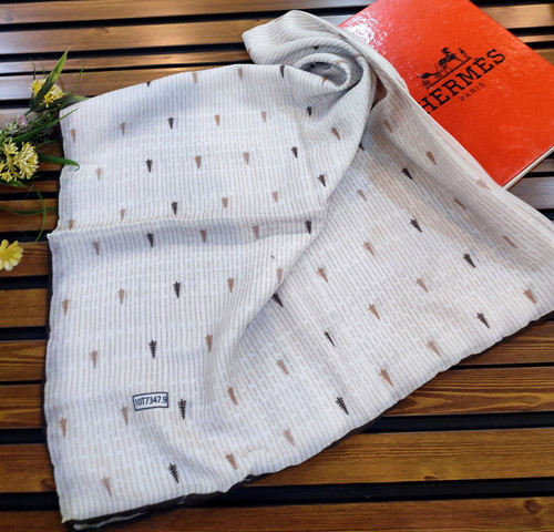 روسری نخی دستدوز کیفیت عالی قواره ۱۱۰ قیمت ۱۹۵ تومان