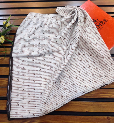 روسری نخی دستدوز کیفیت عالی قواره ۱۱۰ قیمت ۱۹۵ تومان