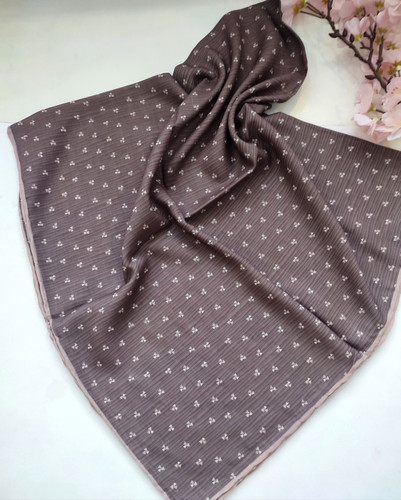 روسری نخی دستدوز قواره 110 کیفیت عالی رنگ قهوه ای قیمت 207 تومان