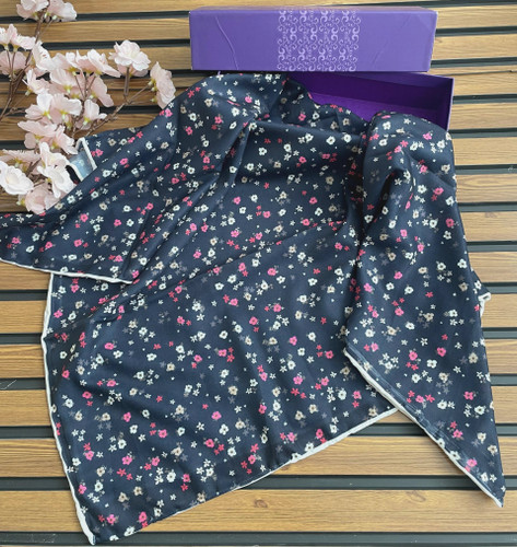 زمینه سورمه ای خیلی تیره