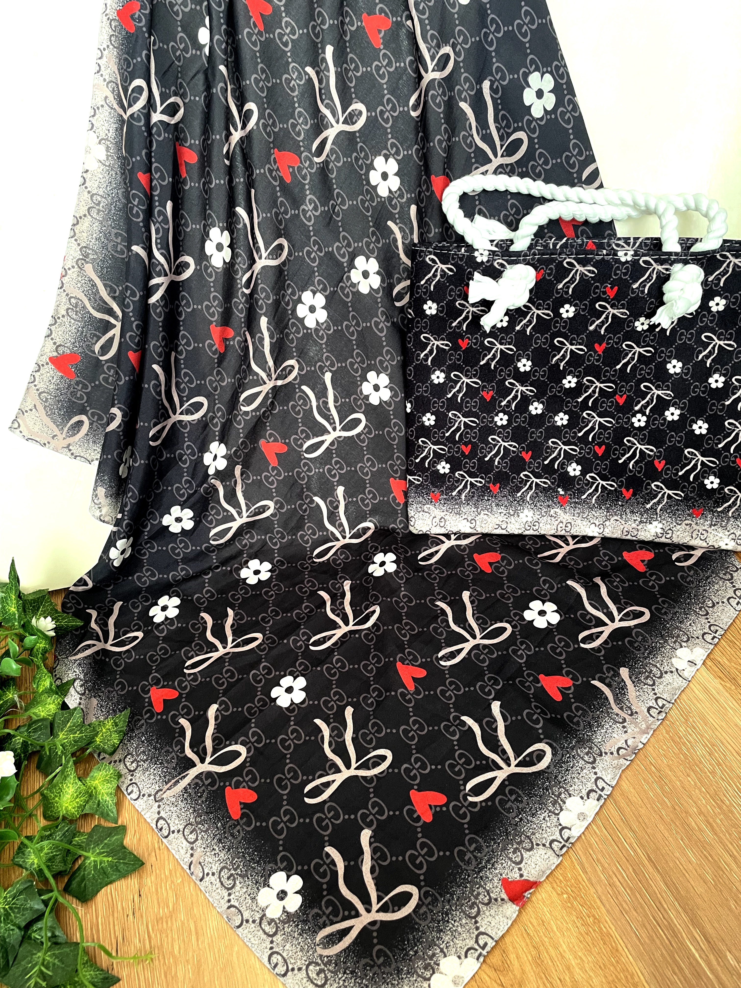 ست روسری و کیف روسری نخ قواره 90 کیف مخمل درجه یک قسمت 398تومان