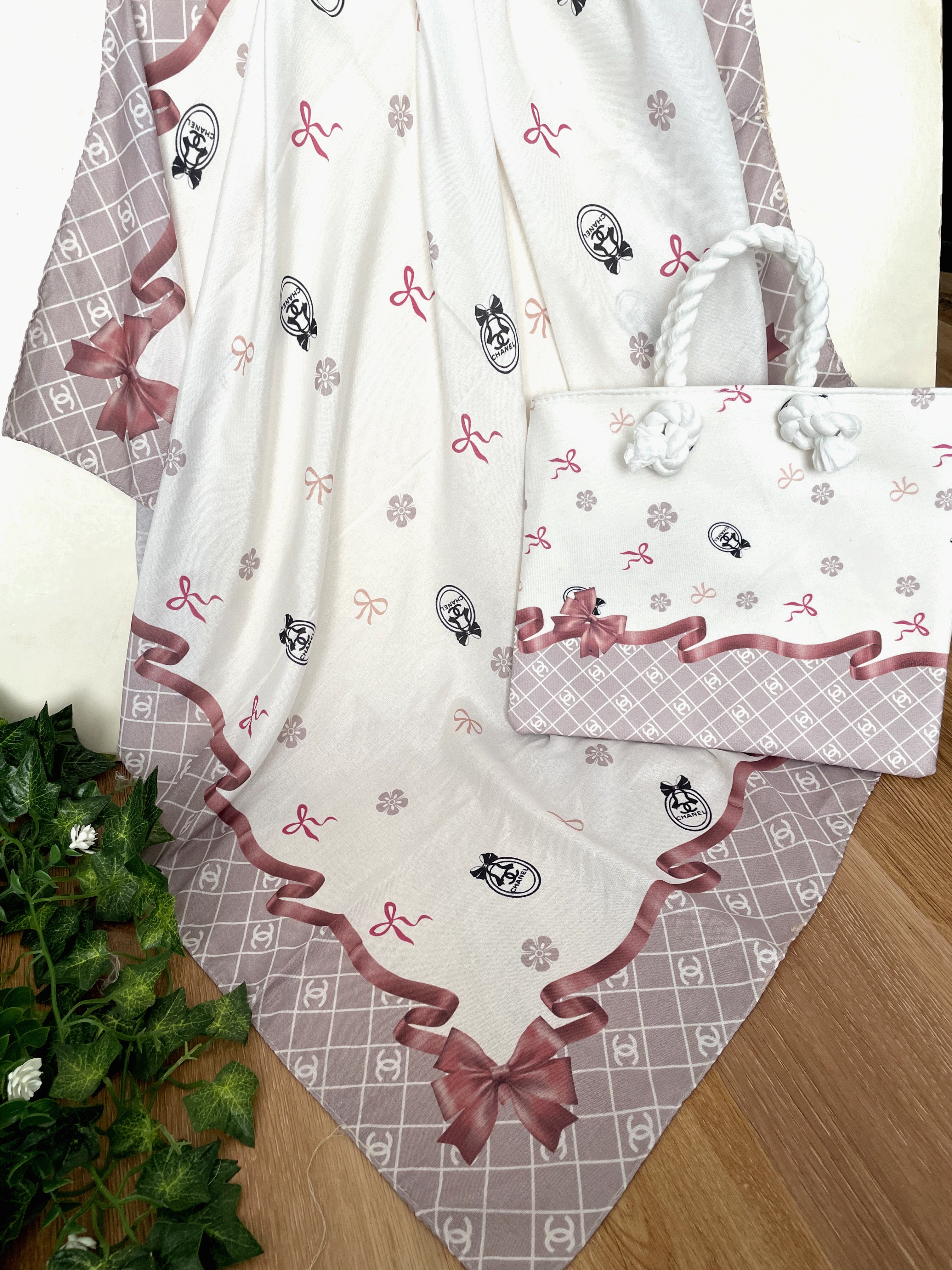 ست روسری و کیف روسری نخ قواره 90 کیف مخمل درجه یک قسمت 398تومان